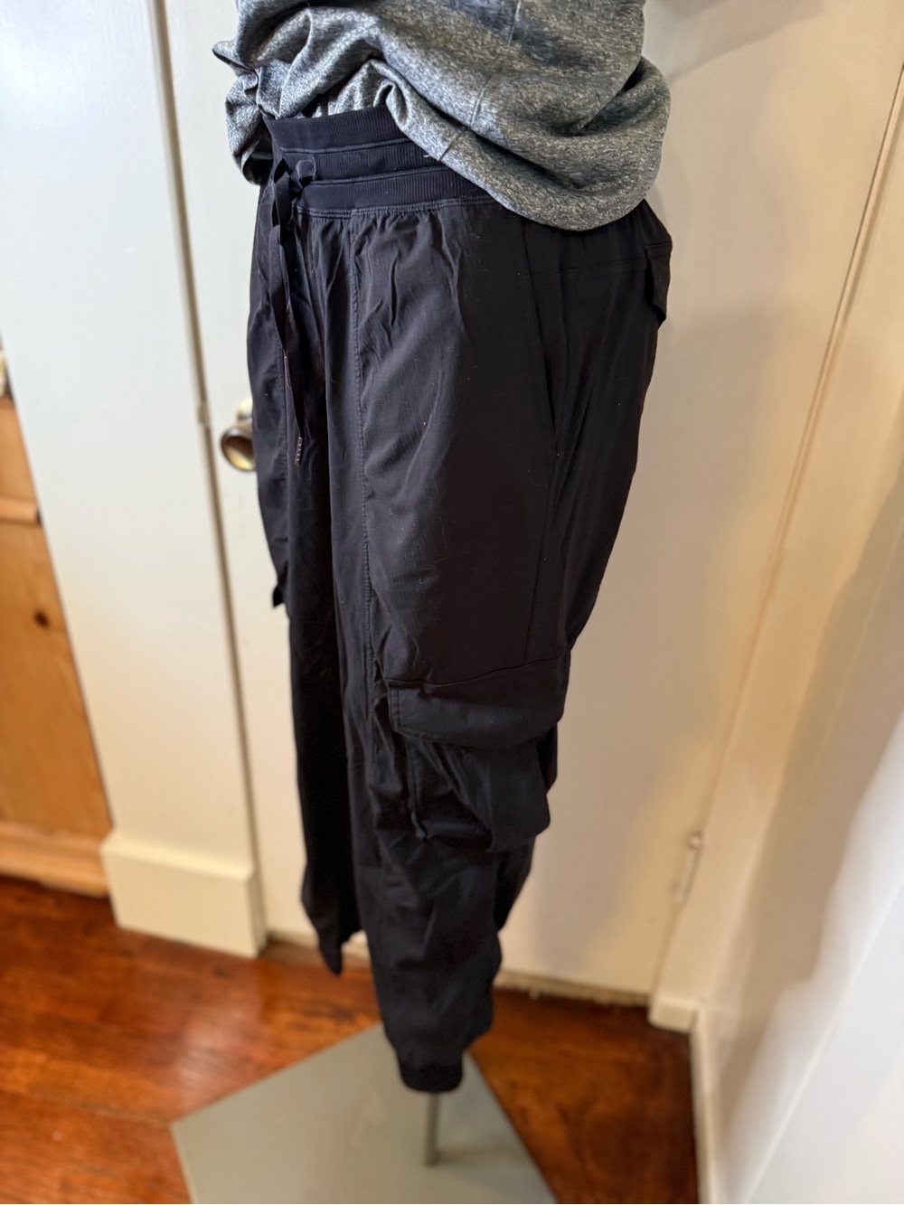 lululemon athletica Black Cargo Slim Joggers Sz S - Picture 2 of 3